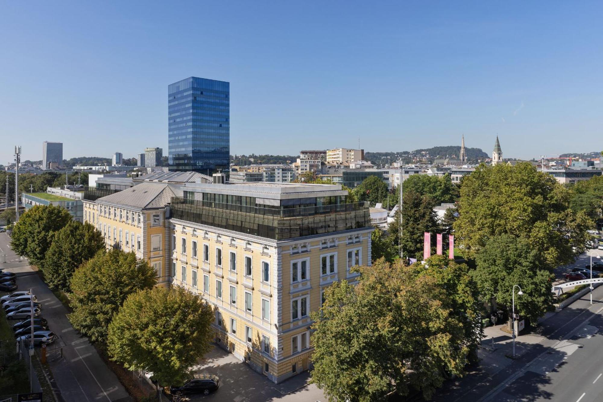 Courtyard By Marriott Linz Hotel Exterior photo